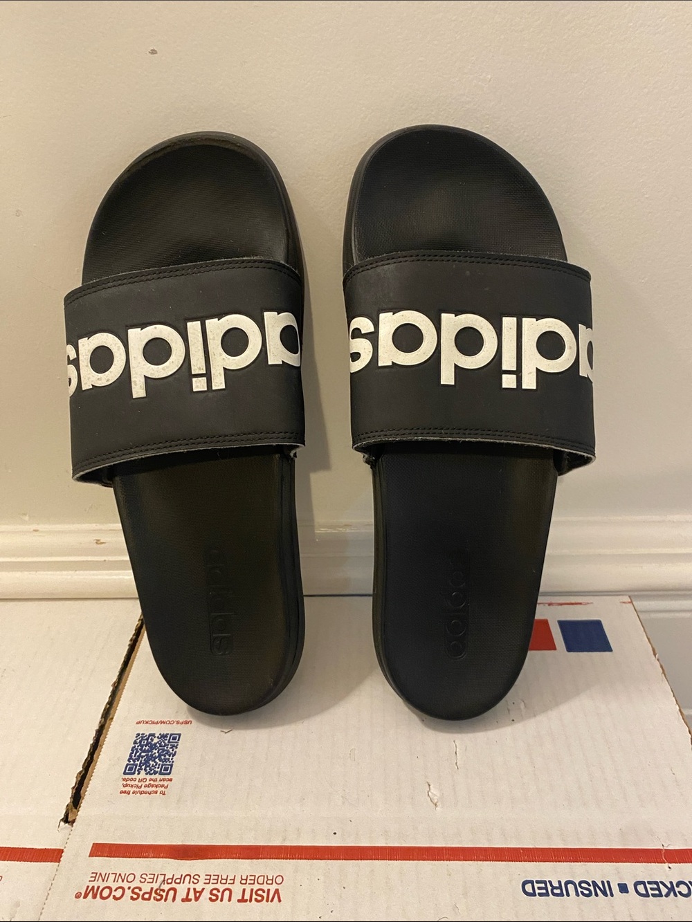 Adidas size 9 Sandals good condition